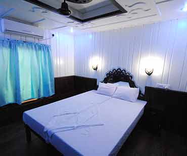 one-bedroom-kerala-houseboat