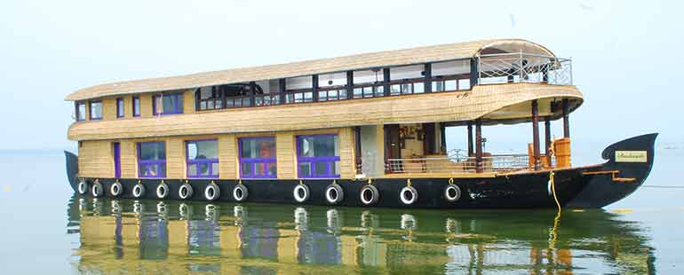 Five-bedroom-kerala-houseboat