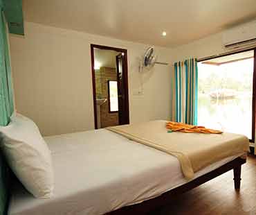 six-bedroom-kerala-houseboat
