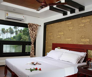 7-bedroom-kerala-houseboat